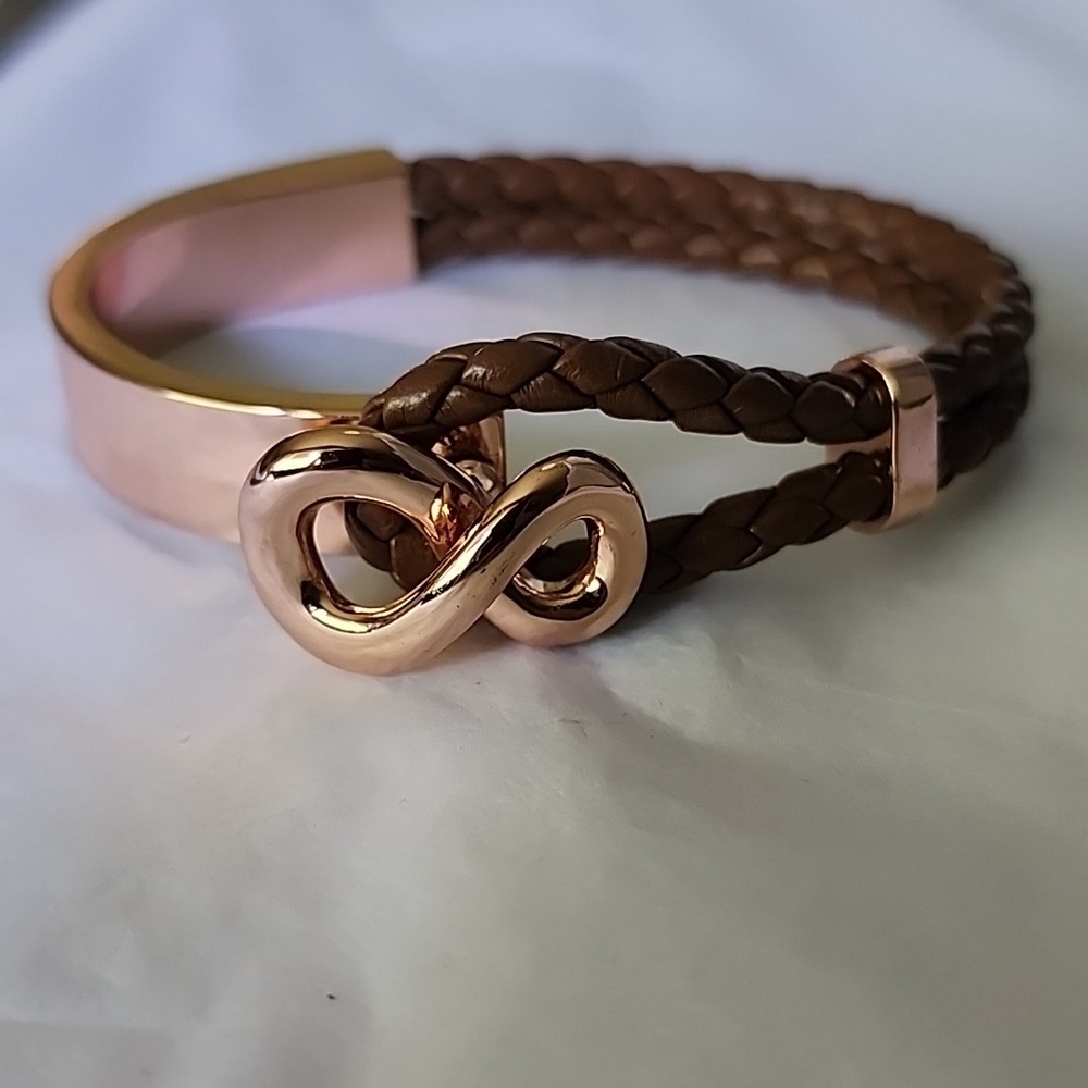 Roberto BY RFM Edgy INFINITY /Leather Bracelet